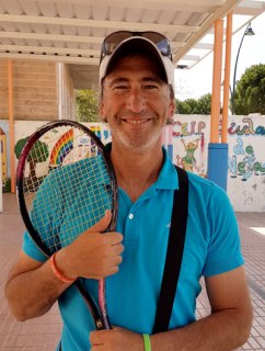Luis, monitor de Tenis
